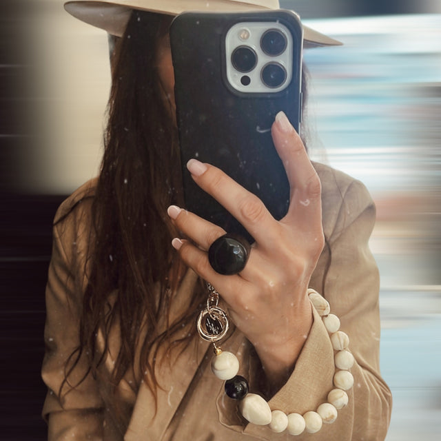Aimy Beige Black צמיד לטלפון