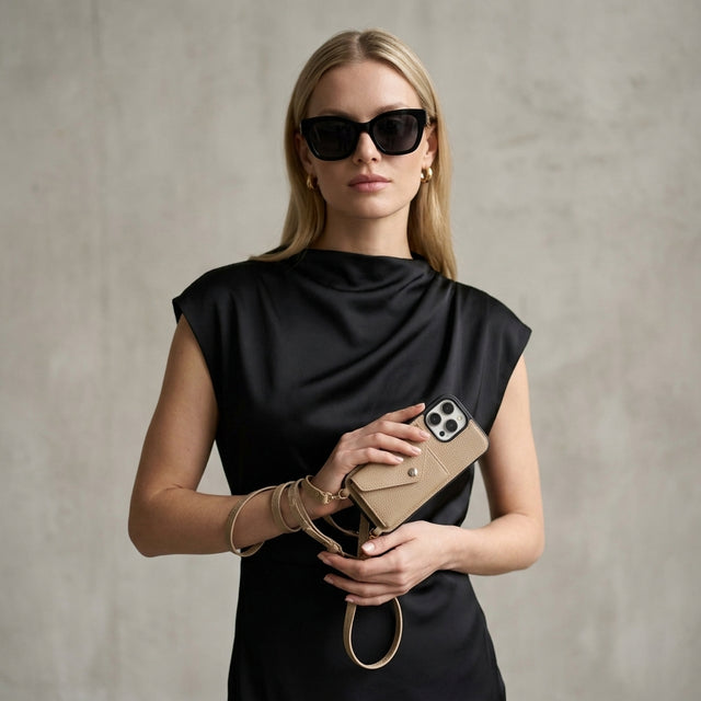 כיסוי עור עם רצועה וארנק - בז׳